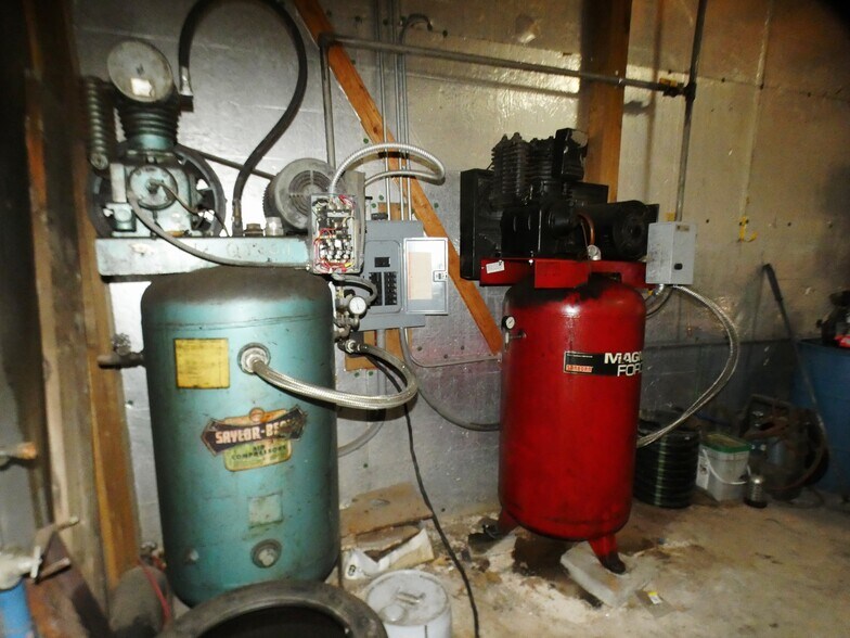 More Photos Of 105 W Water St, Pinckneyville Specialty For Sale