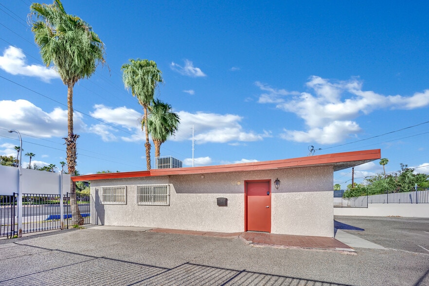 More Photos Of 1610 E Sahara Ave, Las Vegas Storefront Retail Office For Sale