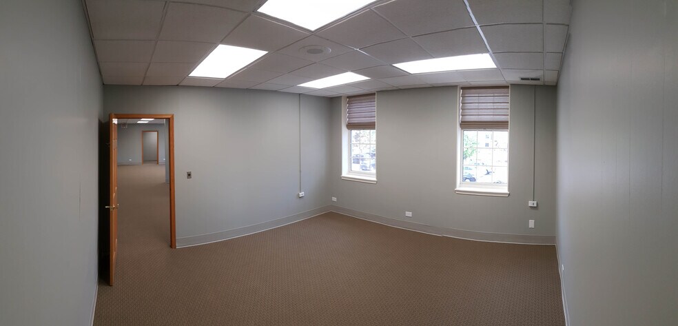 More Photos Of 105 Jackson Ave, Naperville Storefront Retail Office For Lease