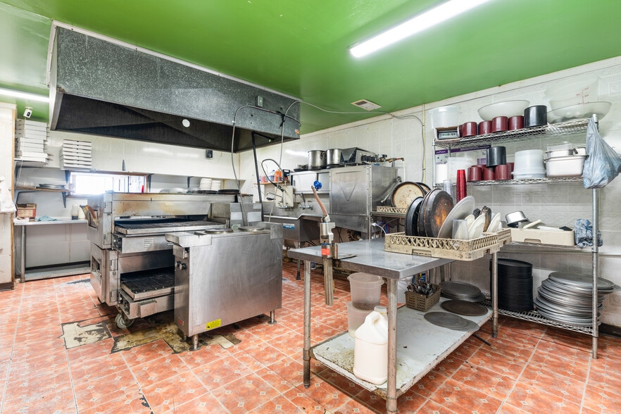 More Photos Of 140 W Main St, Itasca Restaurant For Lease