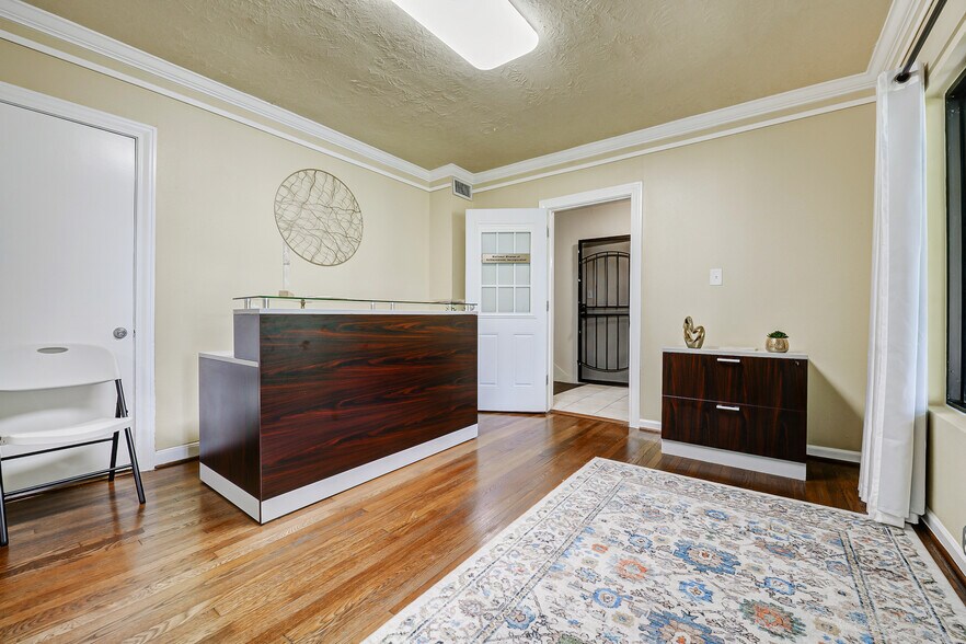 More Photos Of 2601 Prospect St, Houston Medical For Sale