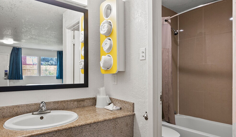 More Photos Of 15725 Bammel Village Dr, Houston Hotel For Sale