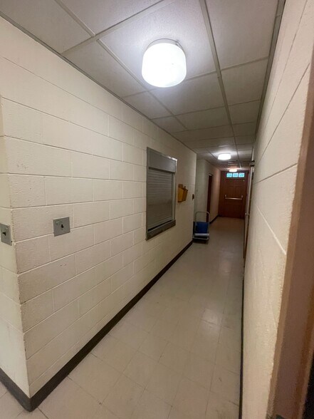 More Photos Of 309 Tibet Ave, Savannah Specialty For Sale