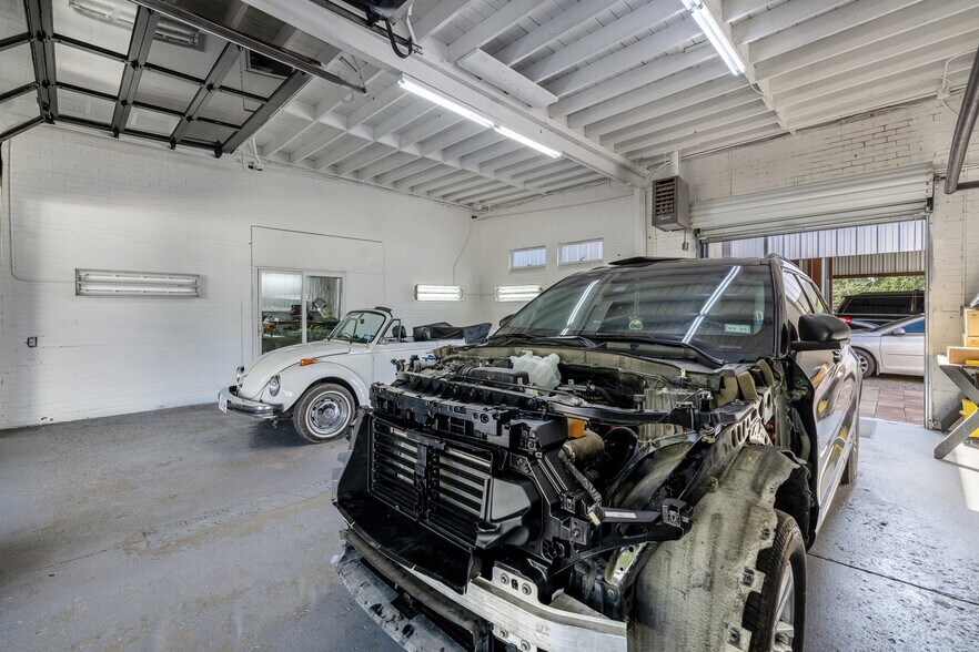 More Photos Of 418 S Commerce St, Bremond Auto Repair For Sale
