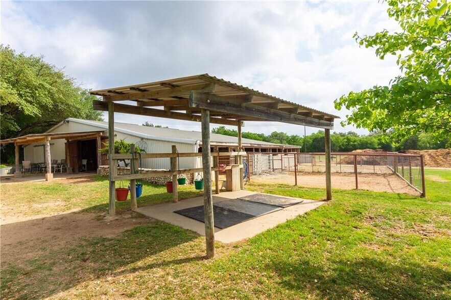 More Photos Of 15000 Fitzhugh Rd, Austin Land For Lease