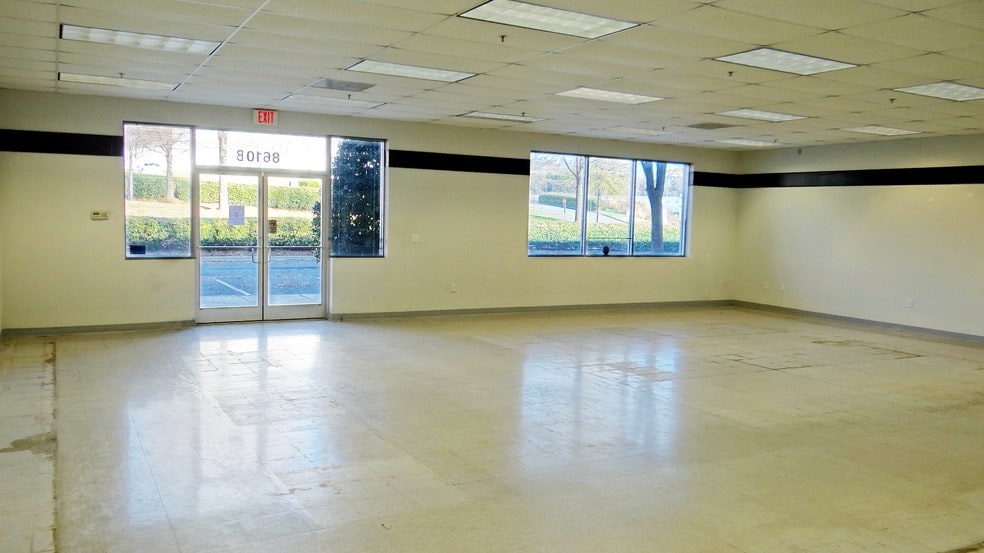 More Photos Of 8610 Air Park West Dr, Charlotte Warehouse For Lease