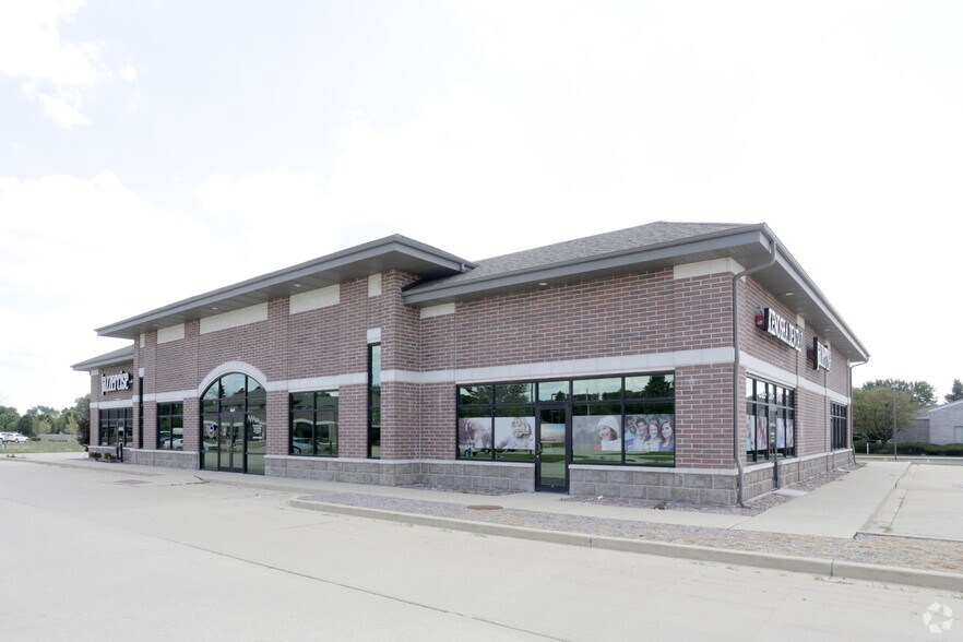 More Photos Of 6525 Green Bay Rd, Kenosha Freestanding For Lease