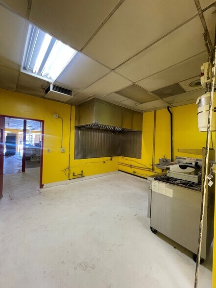 More Photos Of 1033-1043 E Avenue J, Lancaster Restaurant For Lease