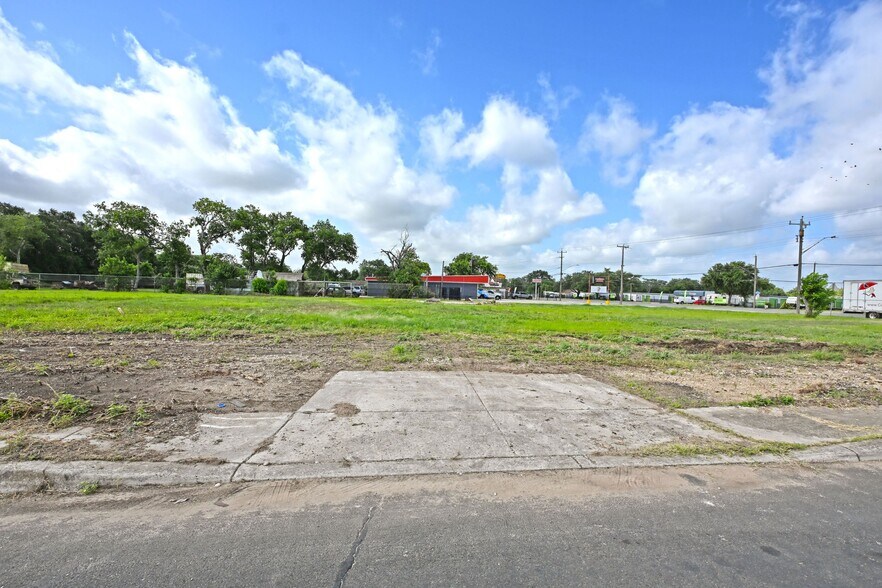 More Photos Of S 2162 S WW White Rd, San Antonio Restaurant For Sale
