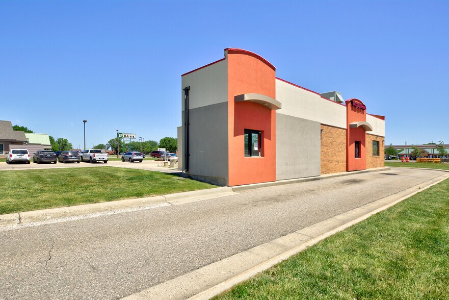 More Photos Of 1401 State St N, Waseca Freestanding For Lease