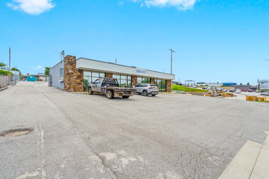 More Photos Of 2752 E Kearney St, Springfield Freestanding For Sale