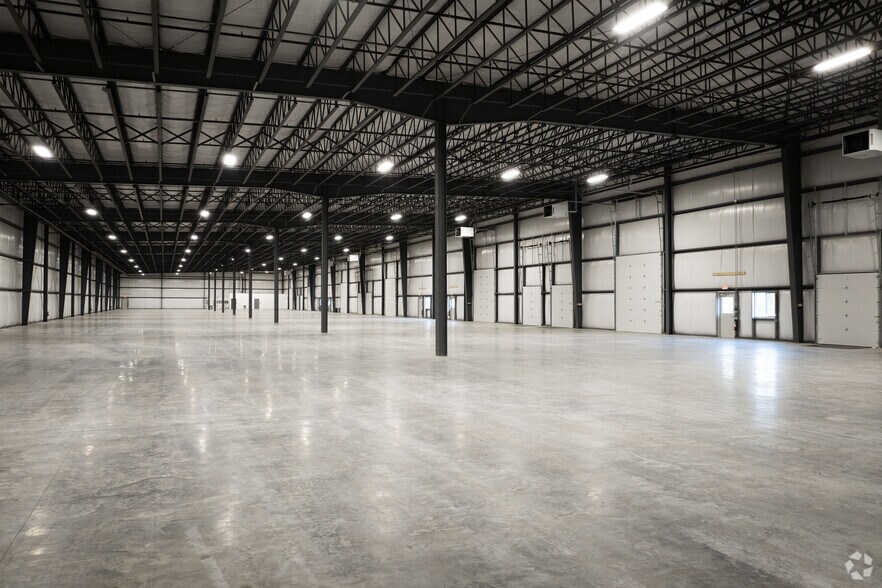 More Photos Of 113 Tabor Rd, Mechanicville Distribution For Sale