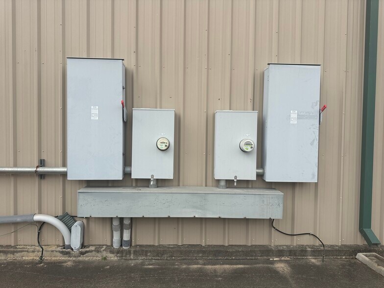 More Photos Of 4920 Pinemont Dr, Houston Service For Sale