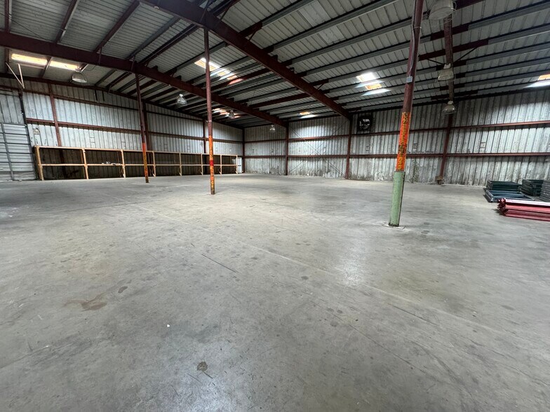 More Photos Of 5595 Raby Rd, Norfolk Warehouse For Lease