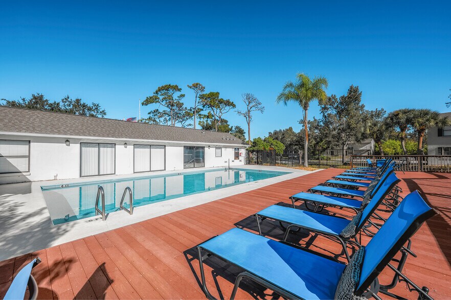 More Photos Of 16321 Bolesta Rd, Clearwater Apartments For Sale