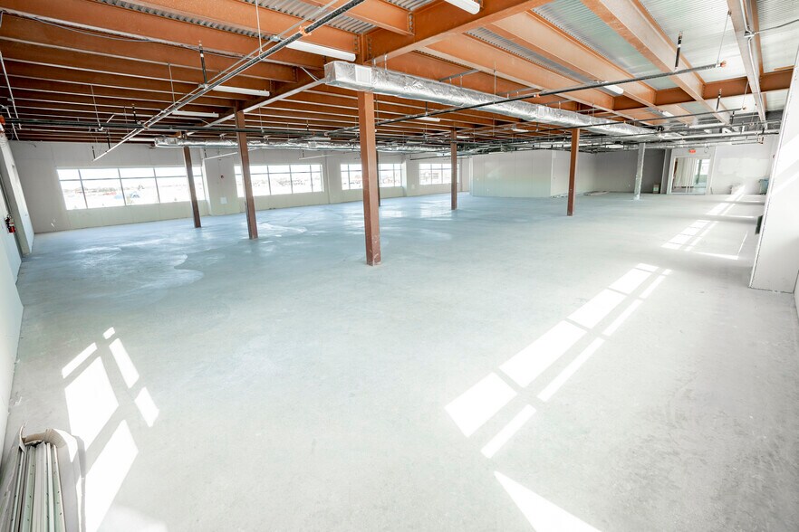 More Photos Of 404 Veterans Airpark Ln, Midland Office For Sale