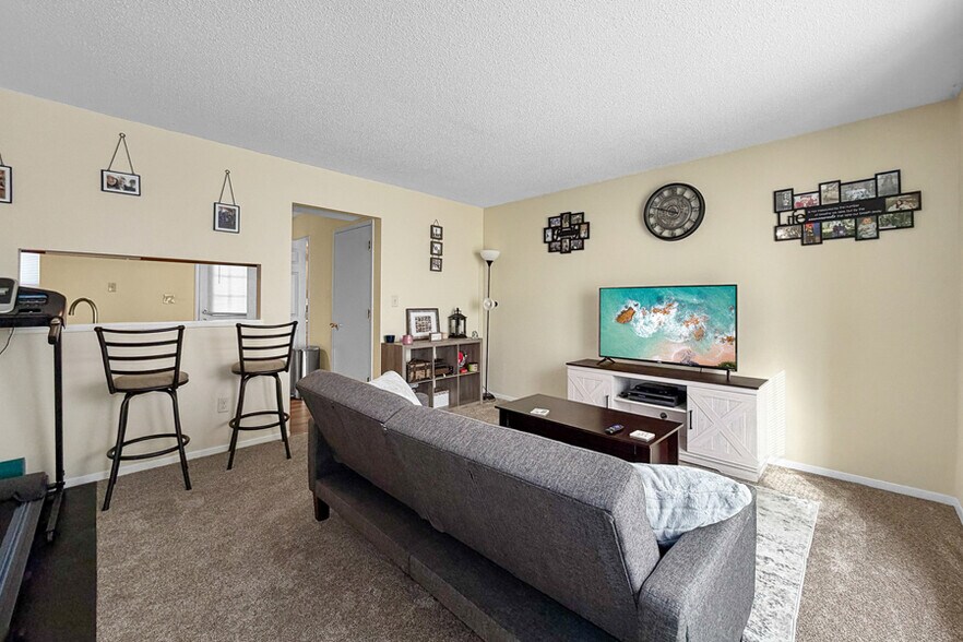 More Photos Of 2645 Newbury Cir, Burlington Apartments For Sale