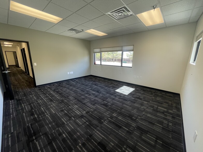 More Photos Of 2700 Farmington Ave, Farmington Office For Sale