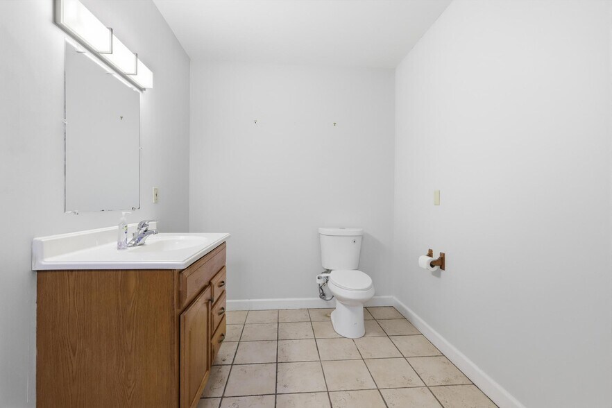 More Photos Of 623 Pleasant St, Lake Helen Flex For Lease