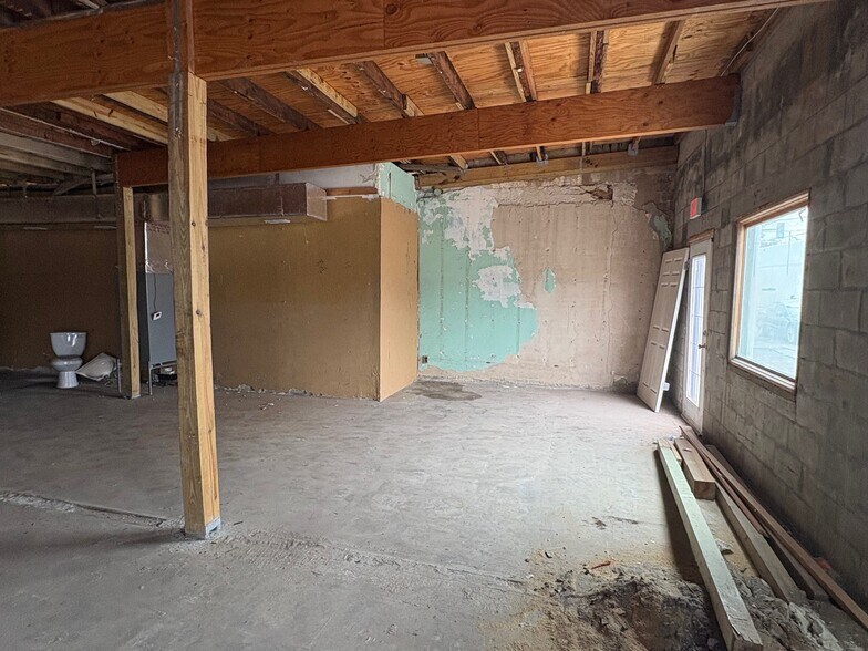 More Photos Of 114 E Columbus Dr, Tampa Freestanding For Lease