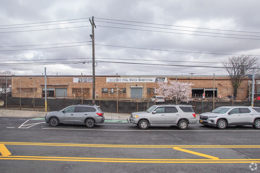 More Photos Of 625 Wortman Ave, Brooklyn Distribution For Lease