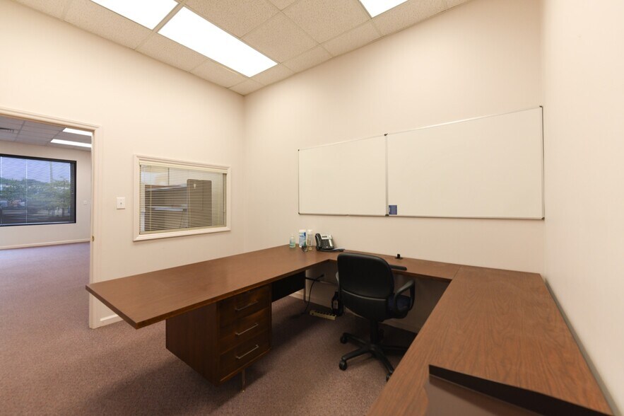 More Photos Of 409 Chicago Dr, Fayetteville Flex For Lease