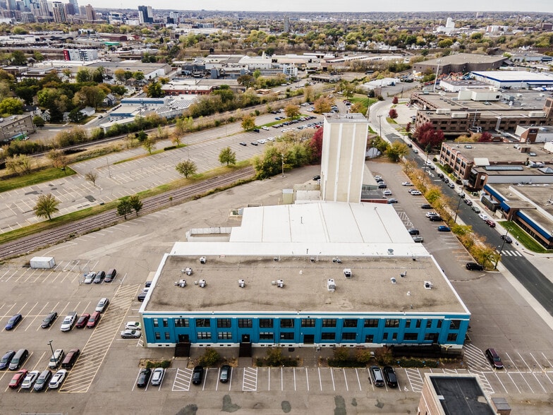 More Photos Of 2300-2310 Kennedy St NE, Minneapolis Light Distribution For Lease