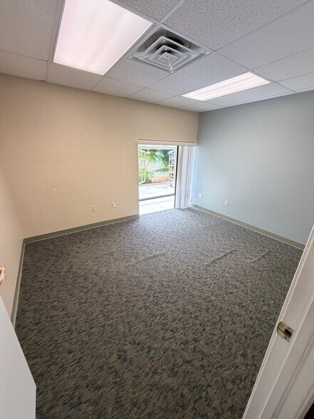 More Photos Of 900 SE Ocean Blvd, Stuart Office For Sale