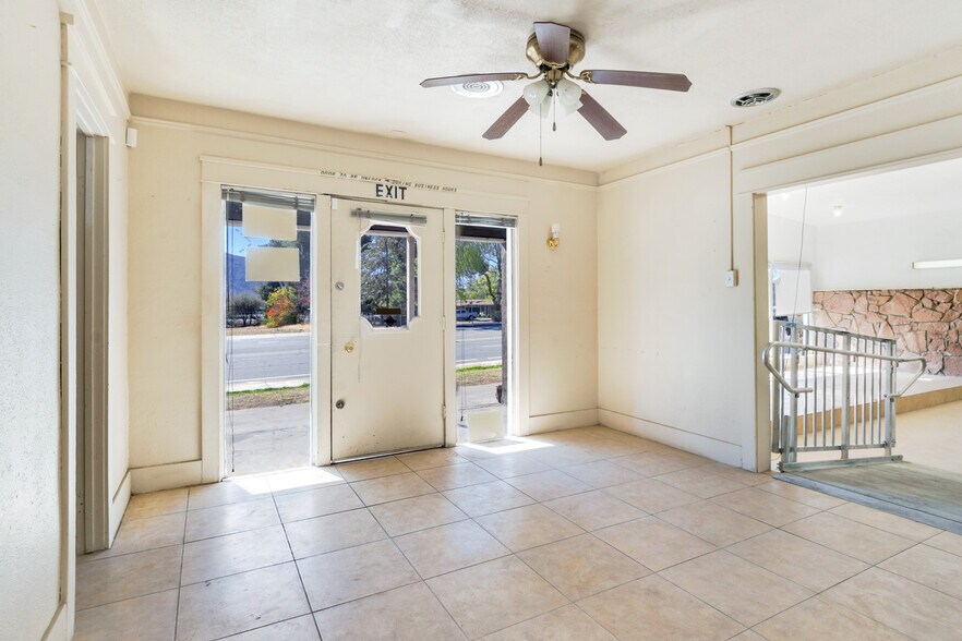 More Photos Of 947 W Ramsey St, Banning Freestanding For Sale