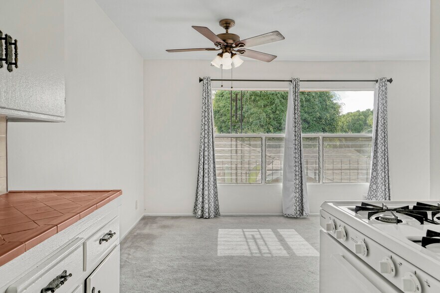 More Photos Of 904 N Spaulding Ave, Los Angeles Apartments For Sale