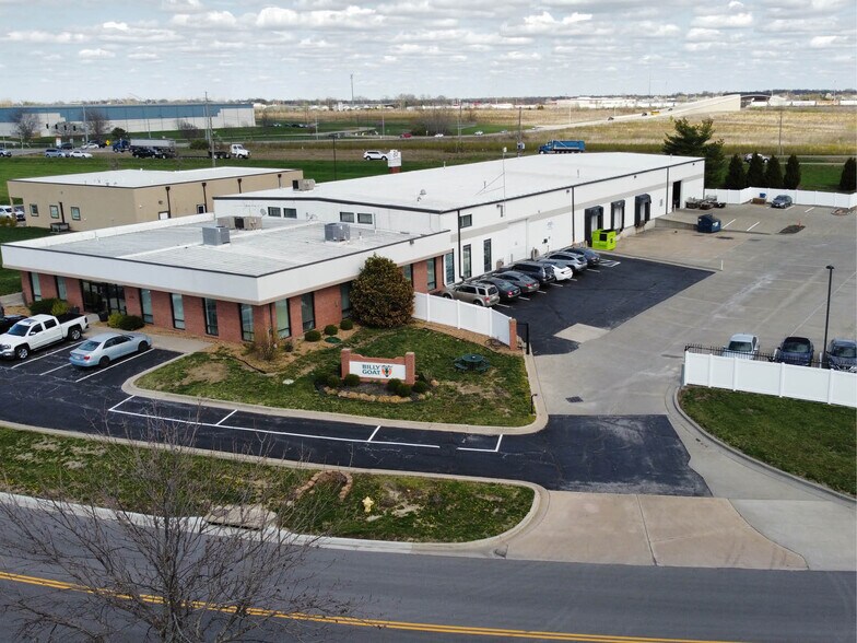 More Photos Of 1325 SW Market St, Lee's Summit Manufacturing For Sale