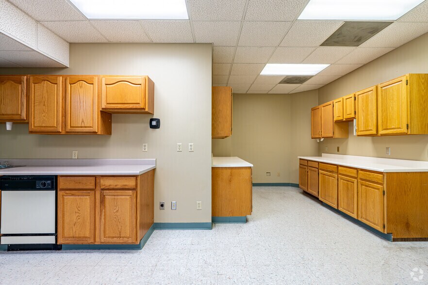 More Photos Of 3630 Sinton Rd, Colorado Springs Office For Sale