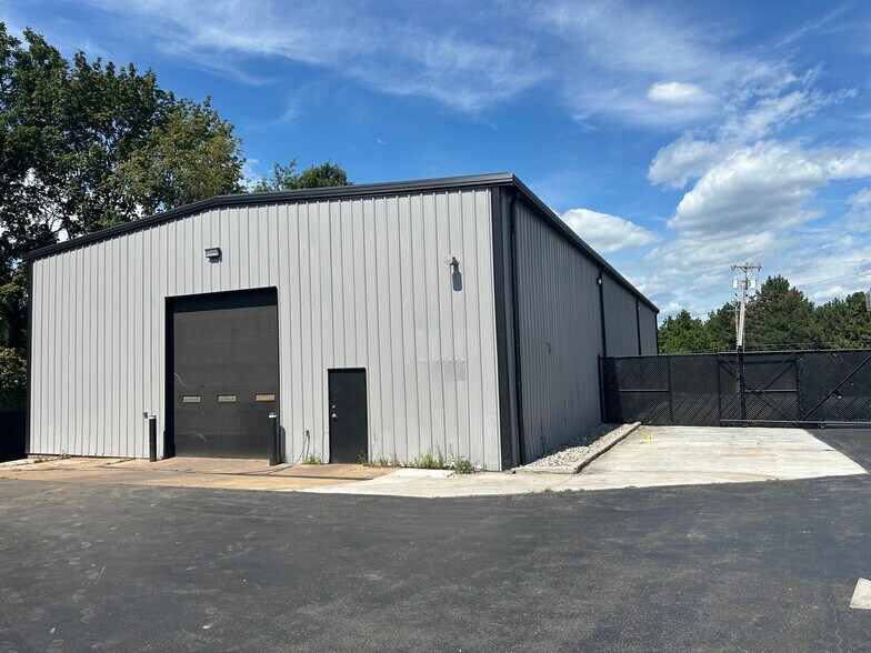 More Photos Of 335 Commerce Blvd, Liverpool Unknown For Lease