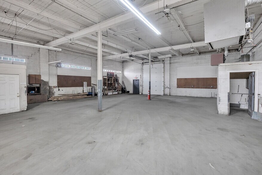 More Photos Of 9900 Northlawn St, Detroit Warehouse For Lease