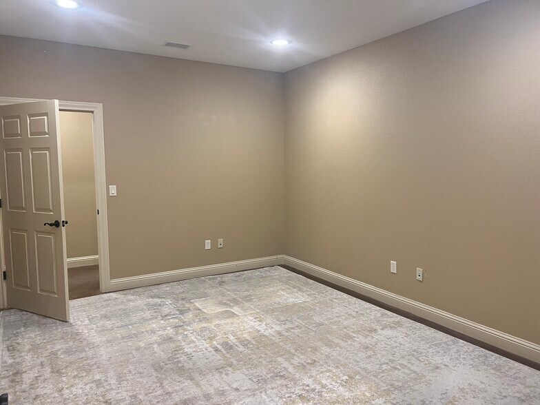 More Photos Of 6413 N State Highway 349, Midland Warehouse For Lease