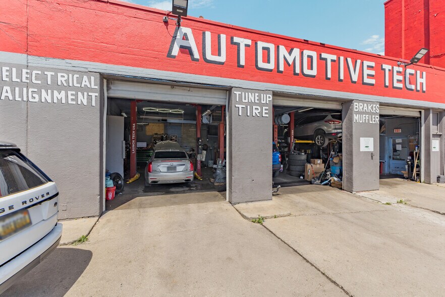 More Photos Of 10200 Whittier, Detroit Auto Repair For Lease