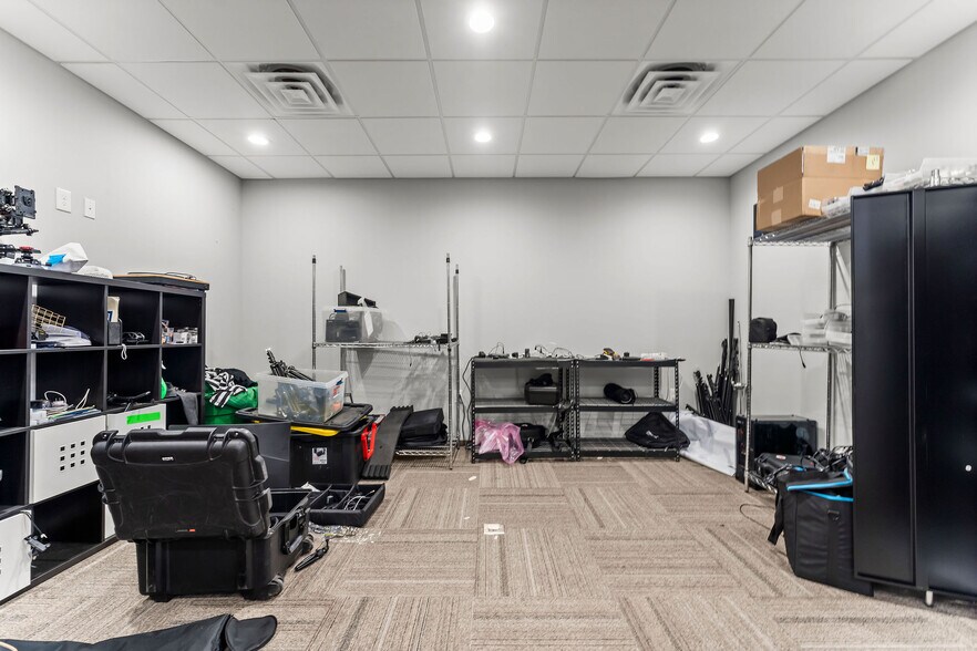 More Photos Of 1330 Rayford Park Rd, Spring Loft Creative Space For Lease