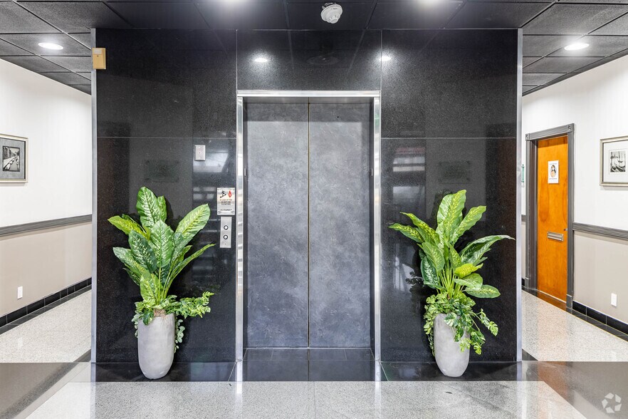 More Photos Of 2151 E Commercial Blvd, Fort Lauderdale Medical For Lease