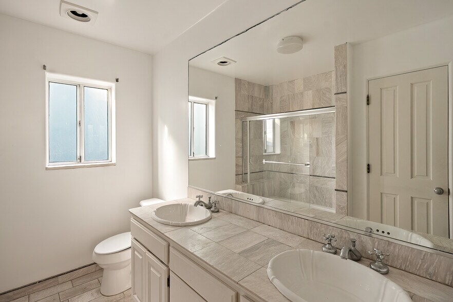 More Photos Of 3111 Ocean Front Walk, Marina Del Rey Apartments For Sale