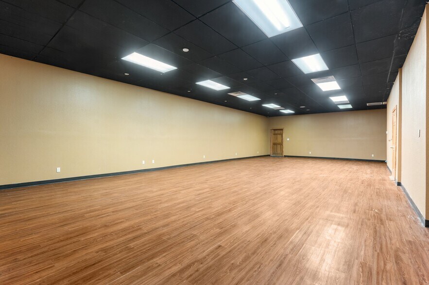 More Photos Of 26069 Springer Cemetary Rd, Hockley Flex For Sale