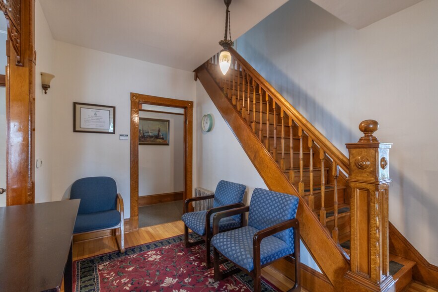 More Photos Of 375 E Main St, Newport Office For Sale