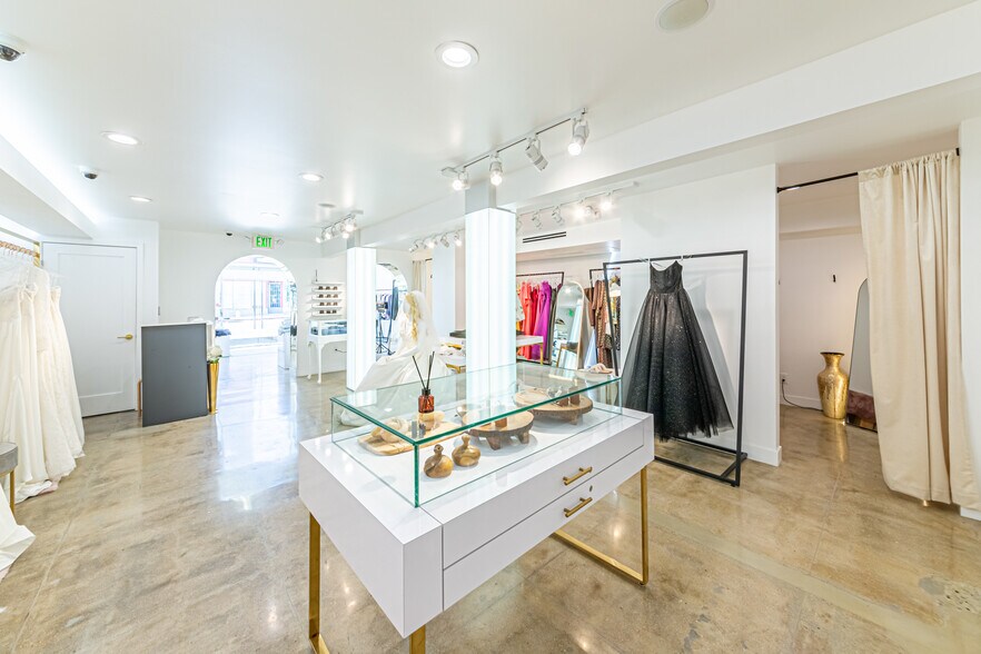 More Photos Of 330 N Western Ave, Los Angeles Storefront Retail Office For Lease