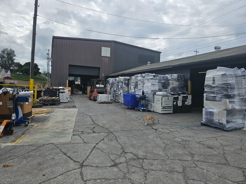 More Photos Of 808 N Lynn Ave, Elizabethton Warehouse For Sale