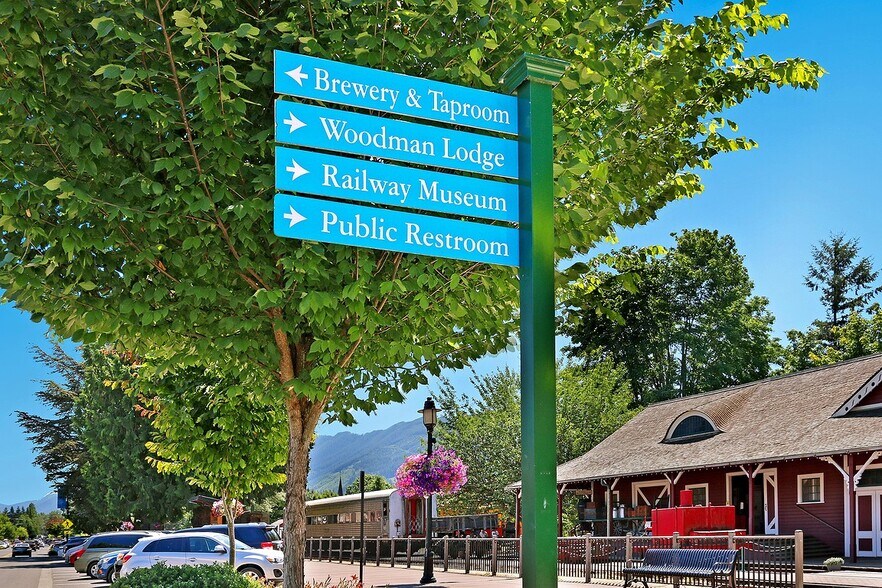 More Photos Of 8030 Railroad Ave SE, Snoqualmie Supermarket For Sale