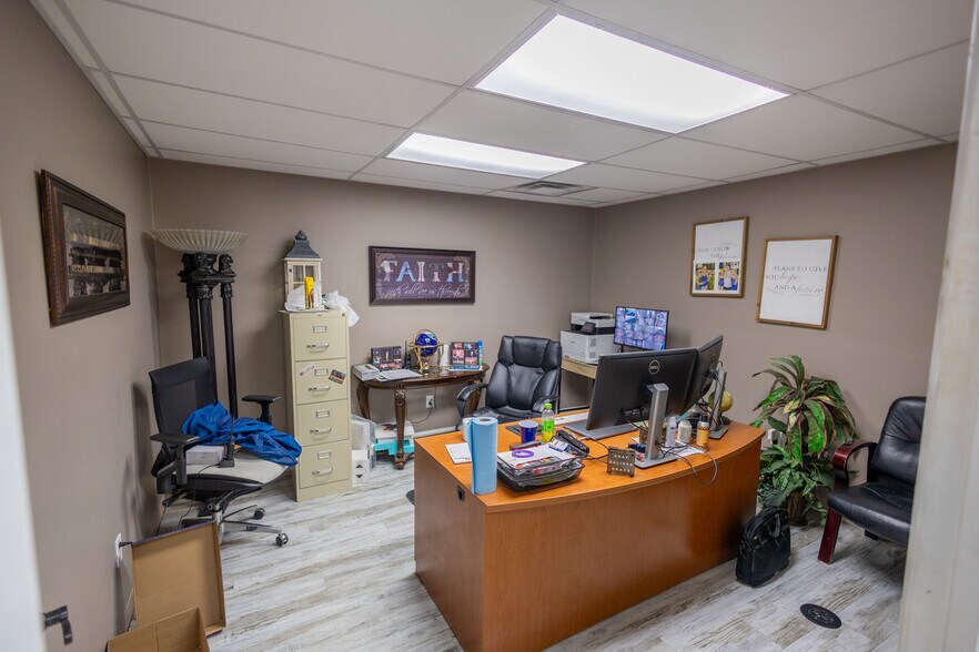 More Photos Of 252 Commerce Dr, Tompkinsville Warehouse For Sale