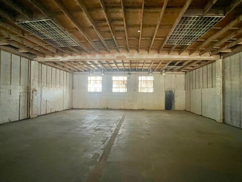 More Photos Of 3332 14th St, Los Angeles Warehouse For Lease
