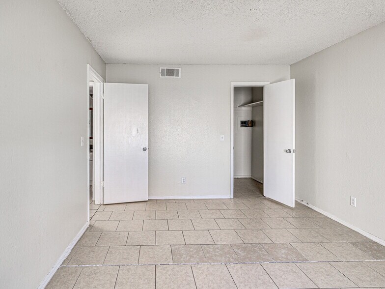 More Photos Of 7404 Lyrewood Ln, Oklahoma City Apartments For Sale