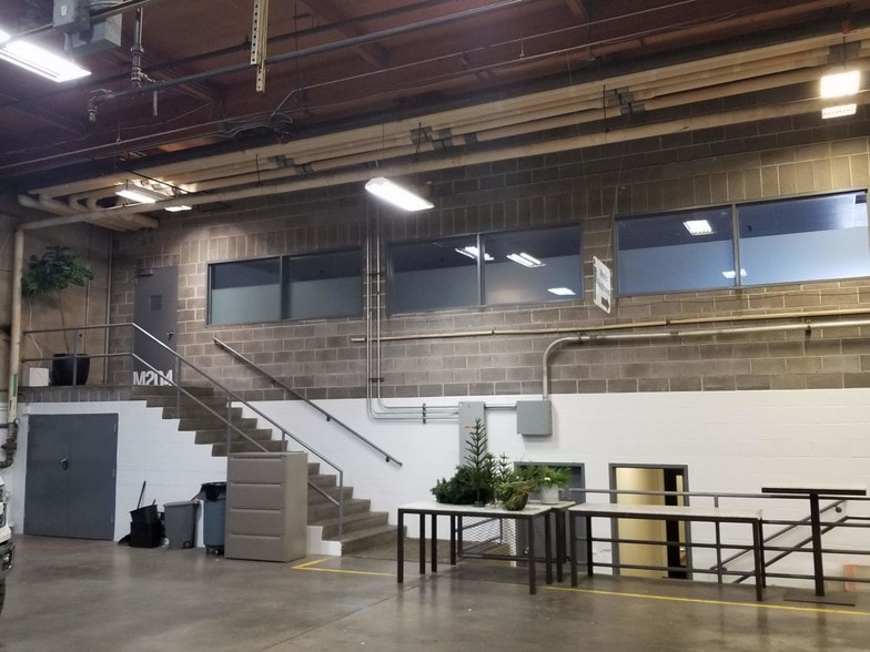 More Photos Of 6700-6800 NE 59th Pl, Portland Warehouse For Lease