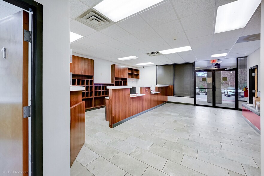 More Photos Of 7507 NE Roswell Rd, Atlanta Unknown For Lease