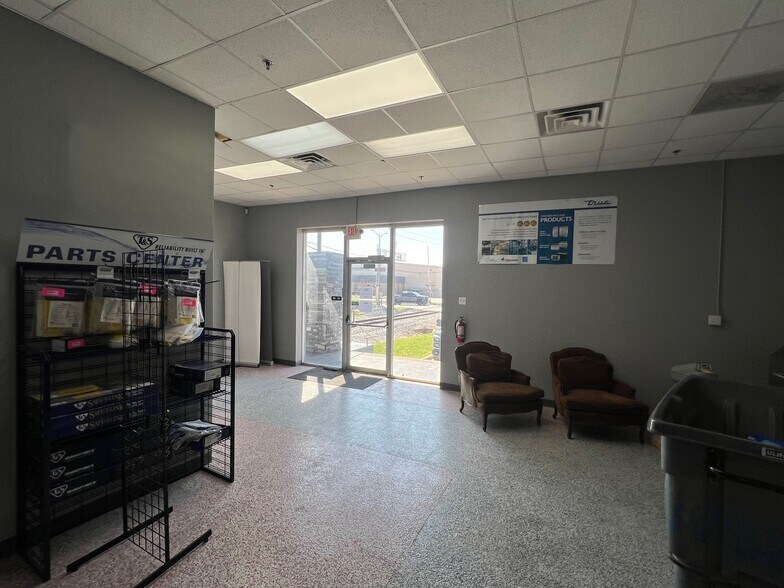 More Photos Of 3221 E Randol Mill Rd, Arlington Manufacturing For Lease